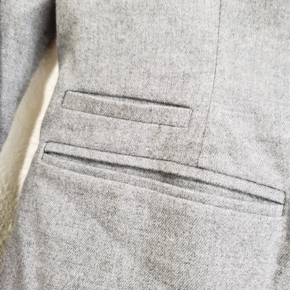 Merona form fitting Blazer One Button pockets in front Wool Blend Gray Size 6 - Picture 6 of 8